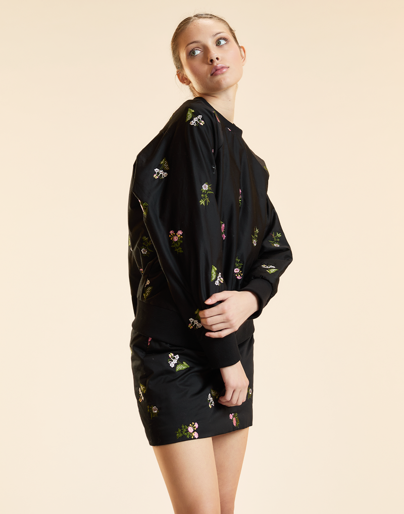 EMBROIDERED PULLOVER- Black