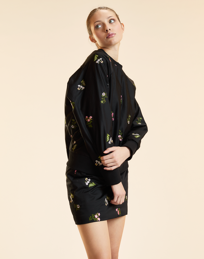 EMBROIDERED PULLOVER- Black