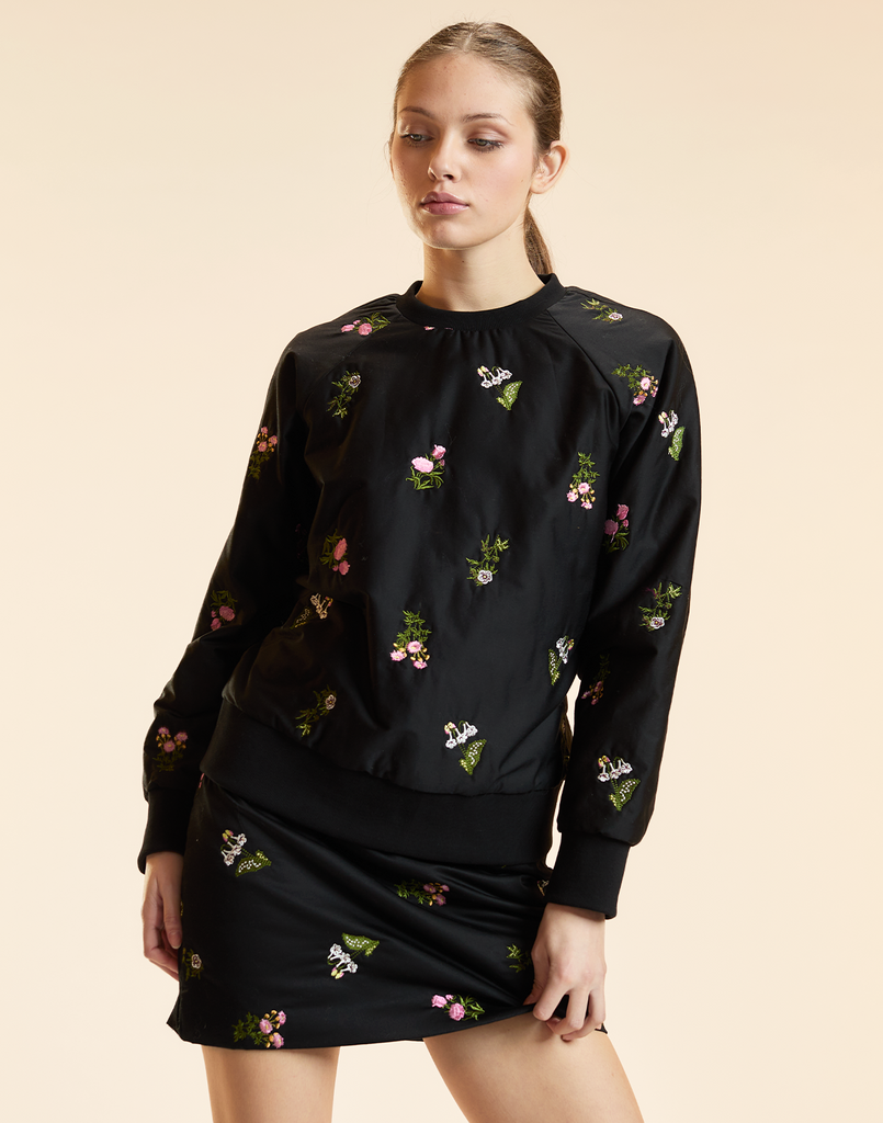 EMBROIDERED PULLOVER- Black
