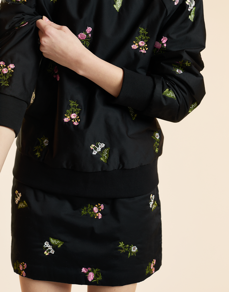 EMBROIDERED PULLOVER- Black
