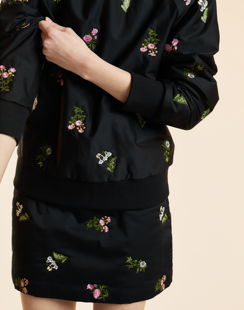 EMBROIDERED PULLOVER- Black