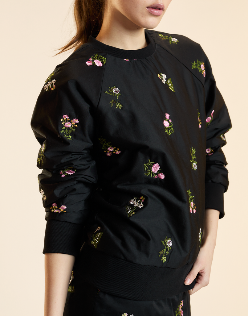 EMBROIDERED PULLOVER- Black
