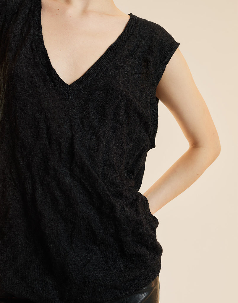 Crinkle knit sleeveless tank in black